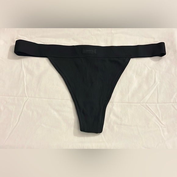 SKIMS COTTON RIB THONG - Picture 1 of 3